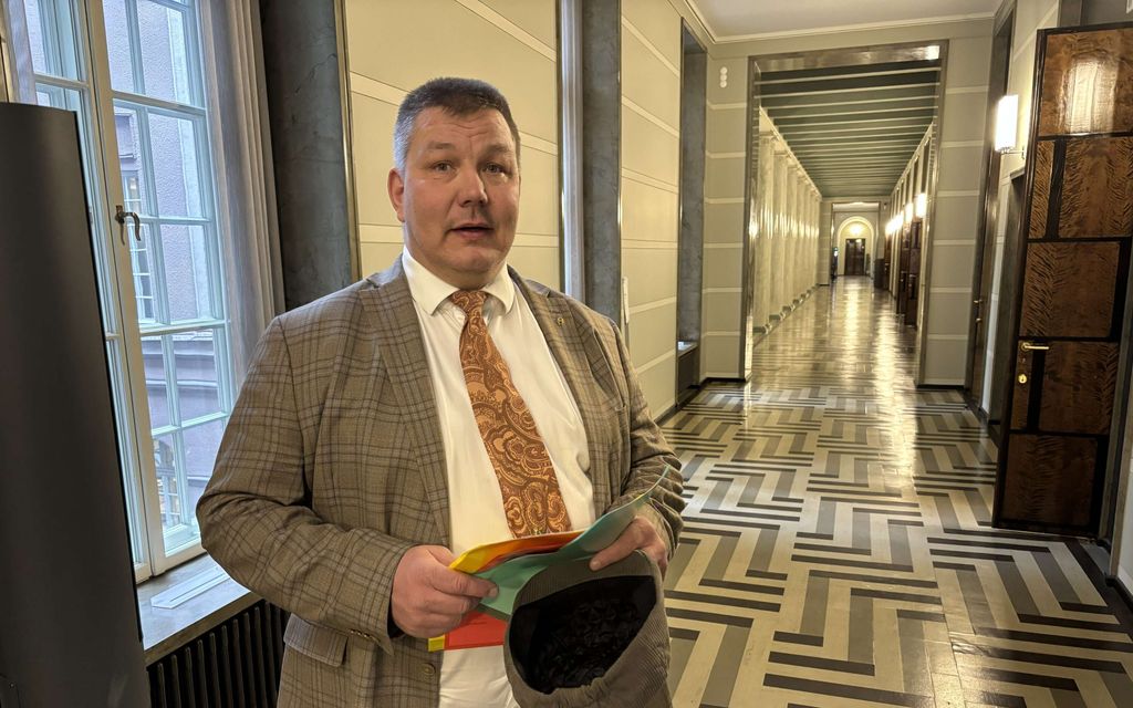 Kansanedustaja makaa tuskaisena sairaalassa – ”Maha ei toimi”