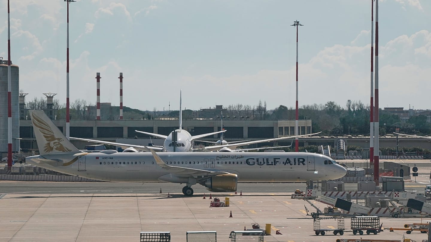 Llegó el racionamiento de combustible a 4 aeropuertos en Italia, peligran los vuelos